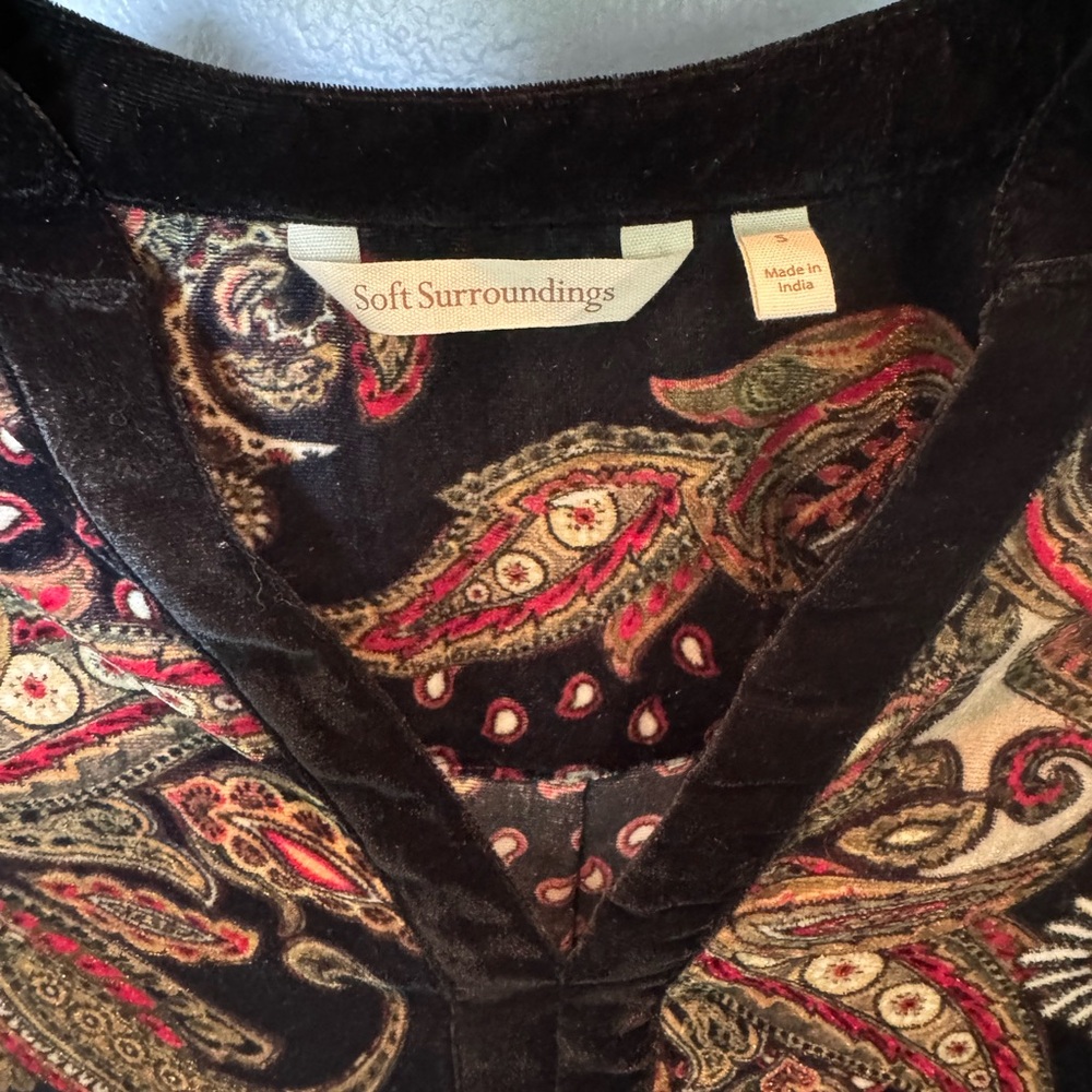 Woman’s S Soft Surrounding Top - image 3